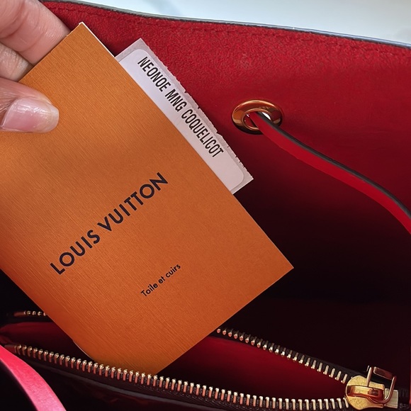 Louis Vuitton NeoNoe Shoulder Bag in Monogram Print with Poppy Red Accents - Picture 6 of 7